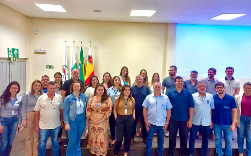 Cispar realiza mesa redonda com servidoras do IAT