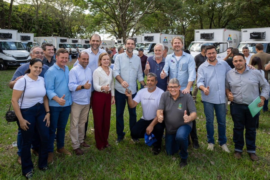 Entrega de 27 caminhões fortalece coleta seletiva aos municípios do Cispar 